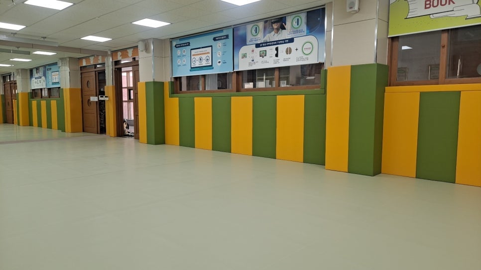 학교 바닥 벽 쿠션매트